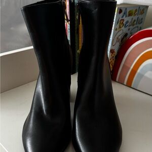 Unisa Black Ankle Boots Sleek Minimalist Design